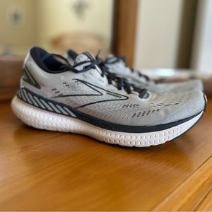 Women’s Brooks Glycerin GTS 19 size 10 B (medium width) running shoes